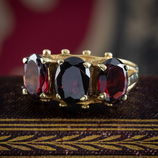 Vintage Garnet Trilogy Ring 4ct Total Dated 1978