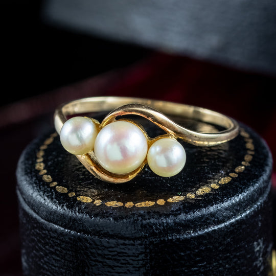 Vintage Pearl Trilogy Twist Ring